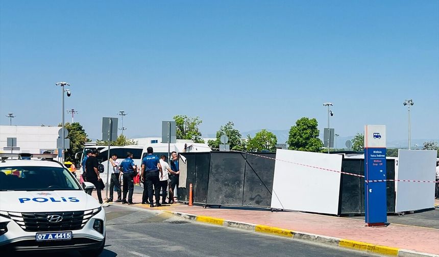 Antalya'da silahlı saldırıya uğrayan kadın öldü