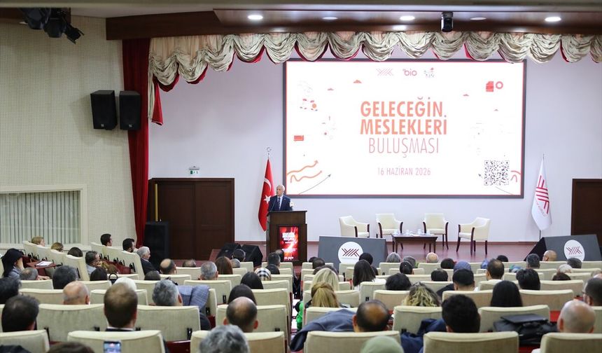 'Bilim Kafe' etkinliklerinde üniversite tercihi yapacak gençlere geleceğin meslekleri anlatılıyor