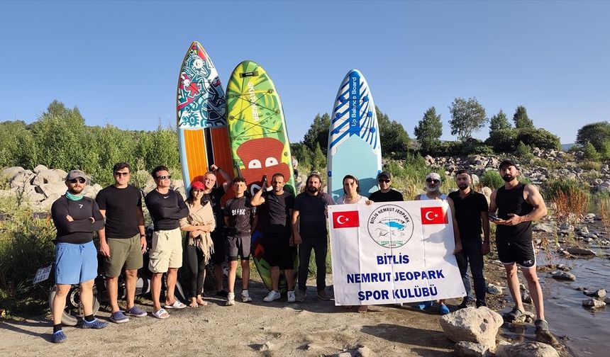 Doğaseverler Nemrut Krater Gölü'nde SUP ve kano etkinliği yaptı