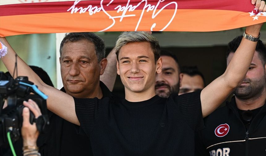 Galatasaray'ın transfer görüşmelerine başladığı Aleksey Batrakov İstanbul'da