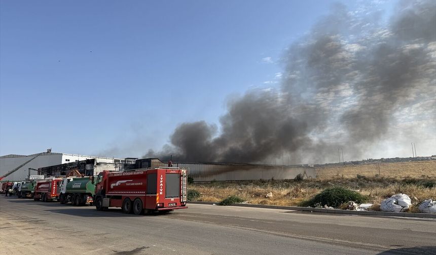 Gaziantep'te elyaf fabrikasında çıkan yangın söndürüldü