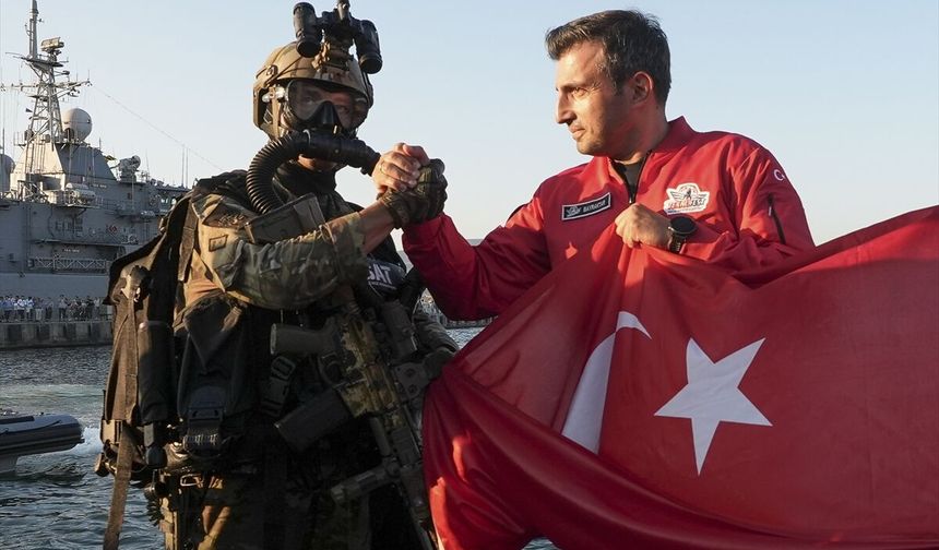 T3 Vakfı Mütevelli Heyeti Başkanı Selçuk Bayraktar, SAT ve SAS komandolarıyla bir araya geldi