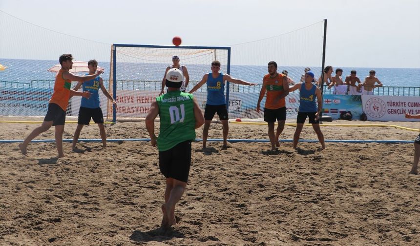 Tekirdağ'da KUMFEST plaj voleybolu ve hentbolu müsabakaları başladı
