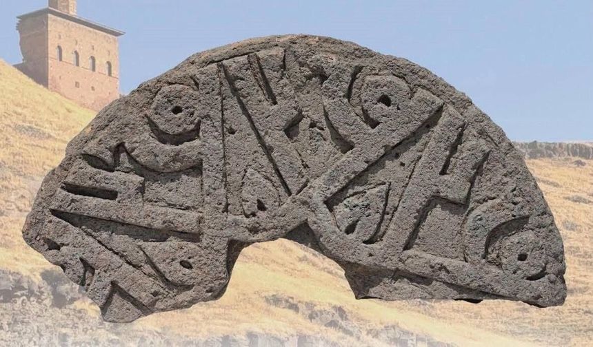 Ani Ören Yeri'nde 'Hz. Muhammed' isminin 6 kez yer aldığı Selçuklu taşı Ahlat'ta sergilenecek
