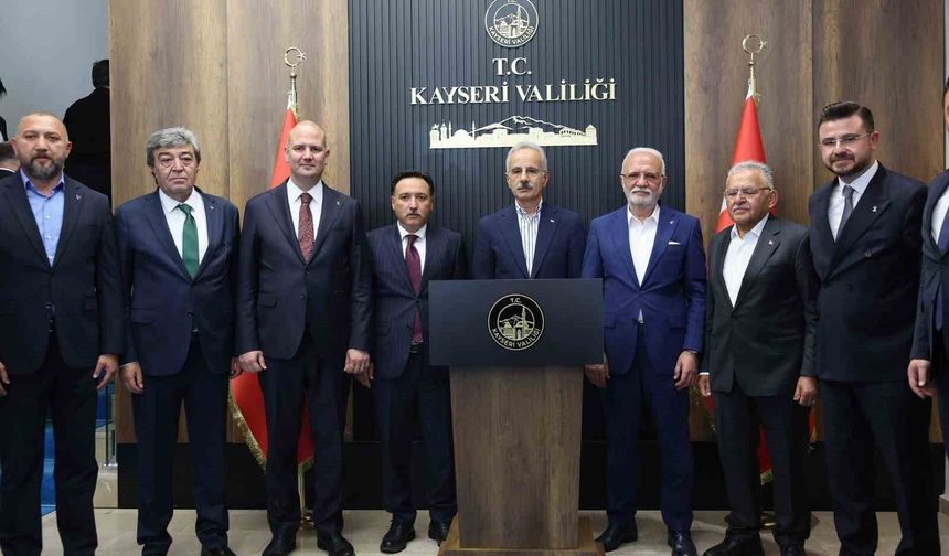 Bakan Uraloğlu'ndan Vali Çiçek'e ziyaret