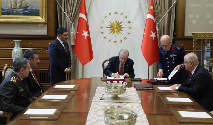 Cumhurbaşkanı Erdoğan: 'Yüksek Askerî Şûrada aldığımız kararlar ülkemiz, milletimiz ve kahraman ordumuz için hayırlara vesile olsun'
