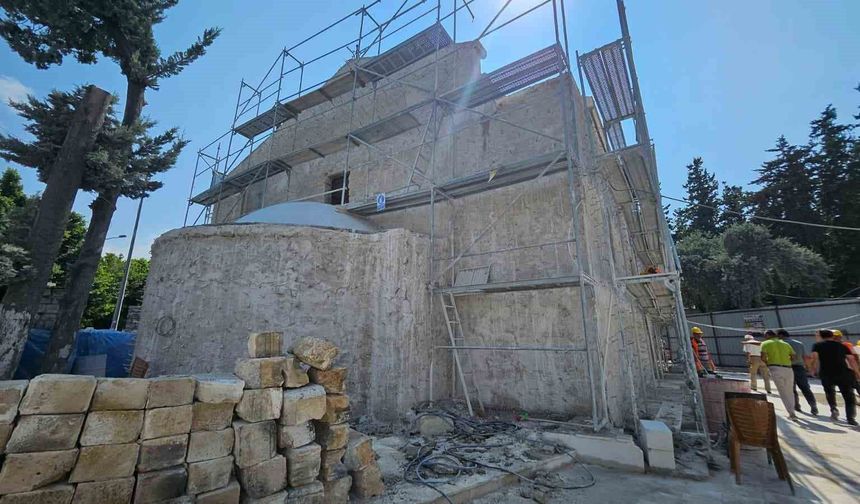 Depremde hasar gören 441 yıllık İskenderun Aziz Corc Rum Ortodoks kilisesi fotoğraflardan yola çıkılarak orijinal haliyle restore ediliyor