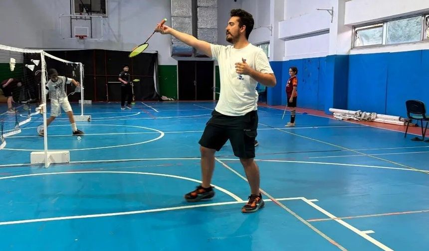 GSB Gençlik Yaz Kulübü'nde minikler badmintonla buluştu
