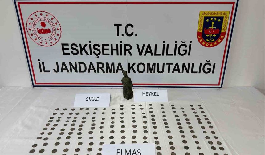 Jandarma tarihi eser değerinde 1 elmas, 1 heykel ve 194 bronz sikke ele geçirdi, şüpheli tutuklandı
