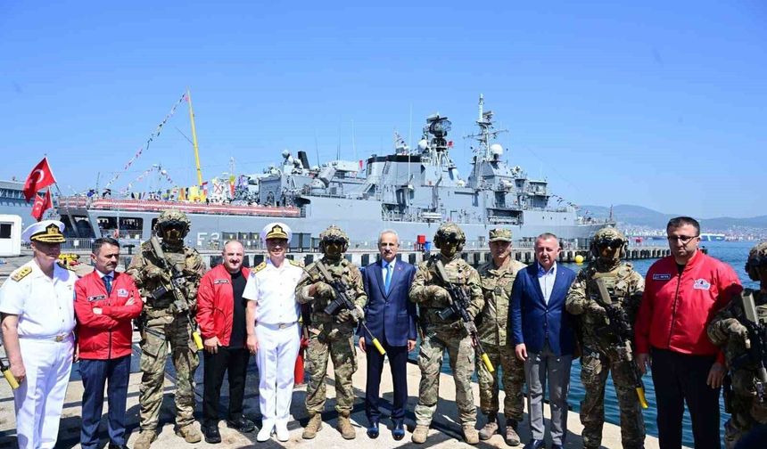Ulaştırma ve Altyapı Bakanı Uraloğlu, TEKNOFEST Mavi Vatan'ı ziyaret etti