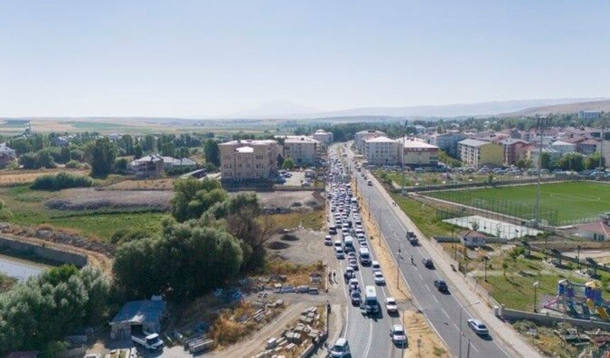 Vatandaşlar Malazgirt Zaferi kutlamalarına yoğun katılım sağladı