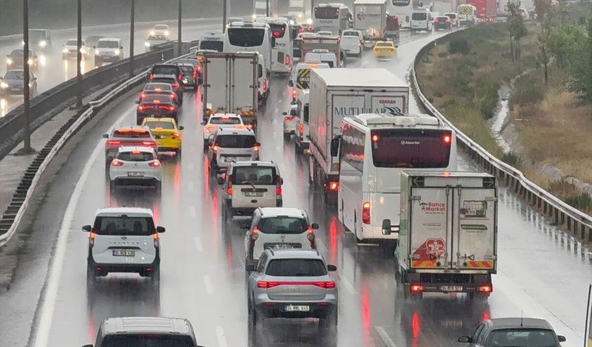 İstanbul Anadolu Yakası'nda trafik yoğunluğu yüzde 83'e çıktı