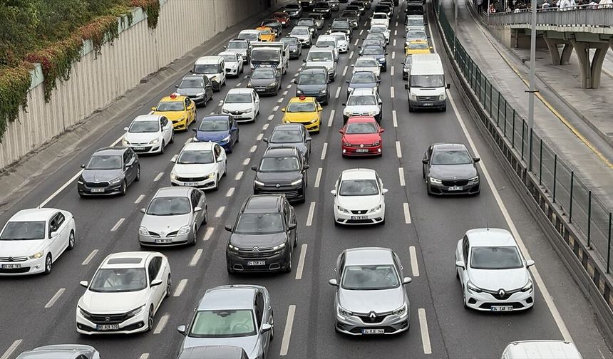 İstanbul'da sabah saatlerinde trafik yoğunluğu yüzde 70'e ulaştı