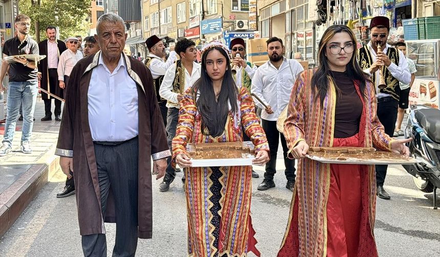 Kırşehir'de esnaf '39. Ahilik Haftası' etkinliklerine davul zurnayla davet edildi