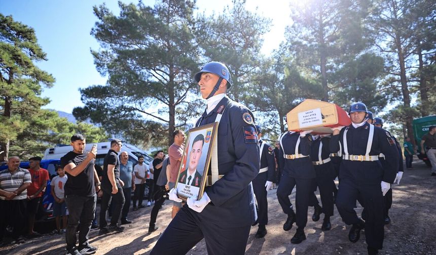KKTC'deki gemi kazasında ölen uzman çavuşun cenazesi Mersin'de defnedildi
