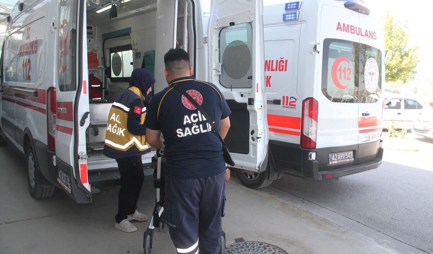 Konya'da iki otomobil çarpıştı, 7 kişi yaralandı
