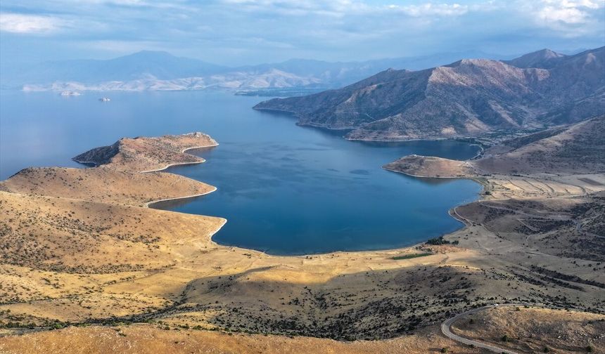 Van Gölü'nün eşsiz güzelliklerinden Deveboynu Yarımadası milli park statüsüyle korunacak