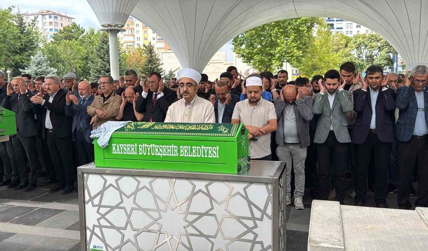 Başına kaya parçası düşmesi sonucu hayatını kaybeden bebek toprağa verildi