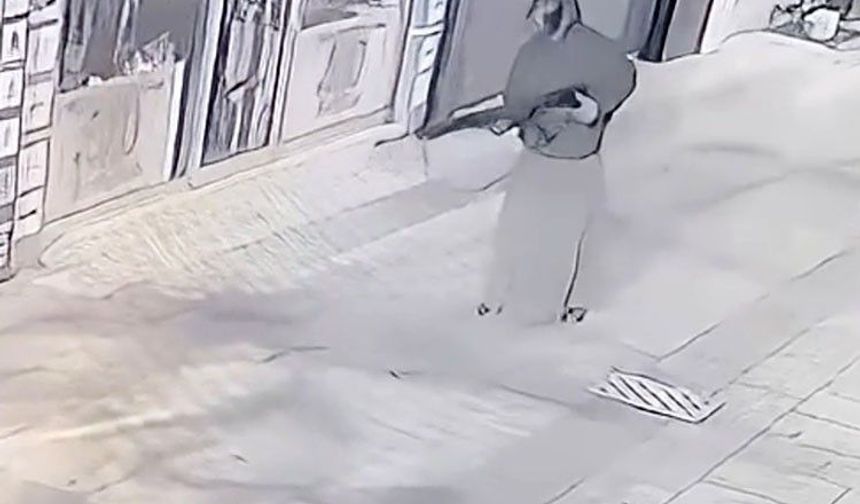 Etek giyip iş yeri kurşunladılar, polis ekiplerinden kaçamadılar