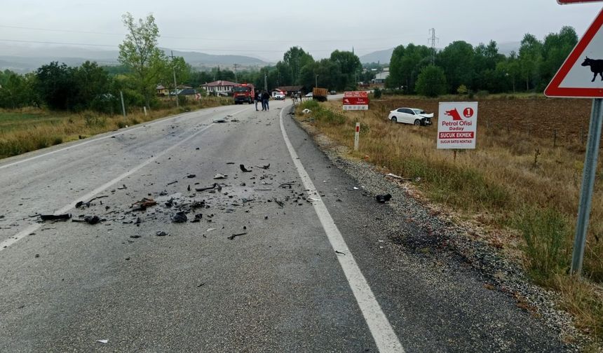 Kastamonu'da otomobiller kafa kafaya çarpıştı: 5 yaralı