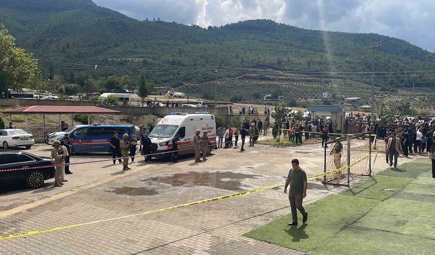 Osmaniye Valisi Serdengeçti: 'Öncelikle başımız sağ olsun, saldırıya uğrayan öğretmenimiz maalesef hayatını kaybetti'