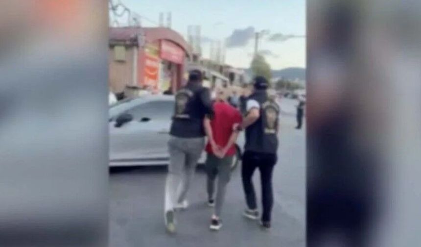 İstanbul'da suç örgütü operasyonunda yakalanan 15 şüpheli tutuklandı