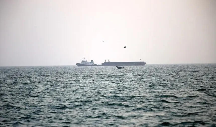 İran Devrim Muhafızları Ordusu: ABD'nin 2 savaş gemisini balistik füzelerle vurduk