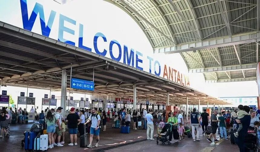 Türkiye'ye 8 ayda en fazla yabancı ziyaretçi Rusya ve Almanya'dan geldi