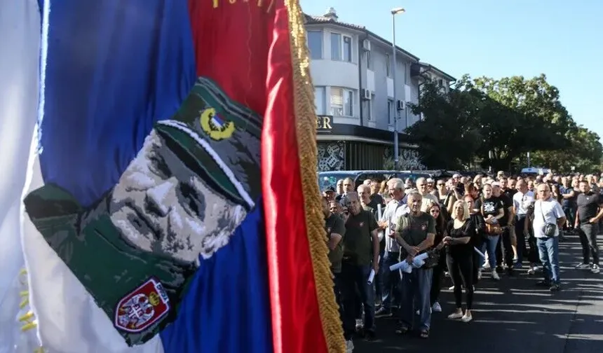 İngiltere, savaş suçlusu Mladic için düzenlenen cenaze töreni nedeniyle Sırbistan'ı kınadı