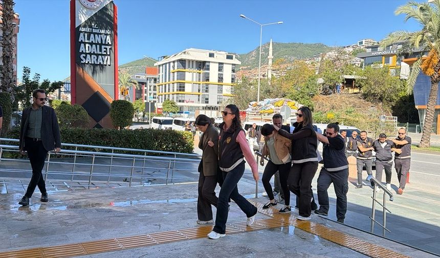 Antalya'da zorla senet imzalatıldığı iddiasına ilişkin 8 şüpheli gözaltına alındı