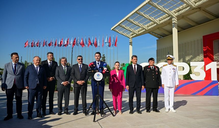 Bakan Kurum, Antalya'da COP31 alanında incelemelerde bulundu: