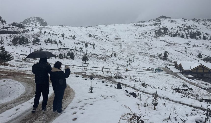Bolu'nun yüksek kesimlerinde kar yağışı sürüyor