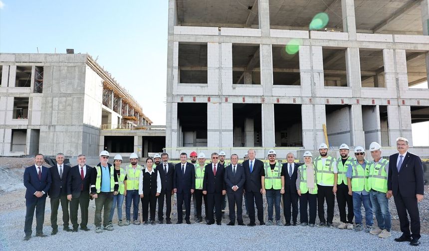 Cumhurbaşkanı Yardımcısı Yılmaz, Girne ve Güzelyurt devlet hastanelerinin açılışında konuştu