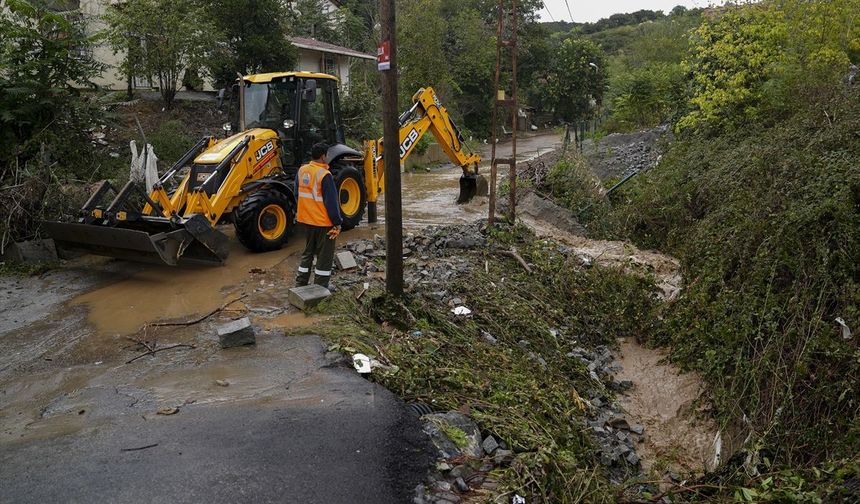 İstanbul'da sağanağın ardından hasarın izleri siliniyor