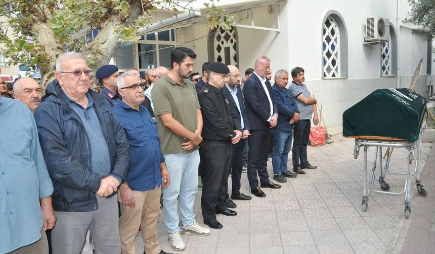 Manisa'daki trafik kazasında hayatını kaybeden 10 kişinin cenazesi Bursa'da defnedildi