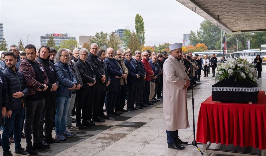 Türk müziğinin usta ismi Alpay son yolculuğuna uğurlandı