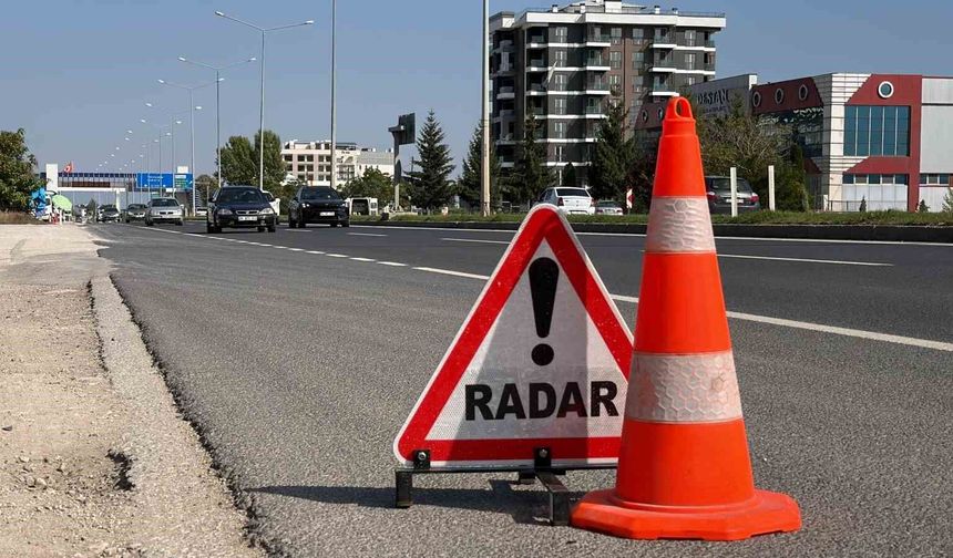Bolu'da 'Trafiradar' affetmiyor: Hız sınırını aşan sürücülere 2 bin liradan 30 bin liraya kadar ceza