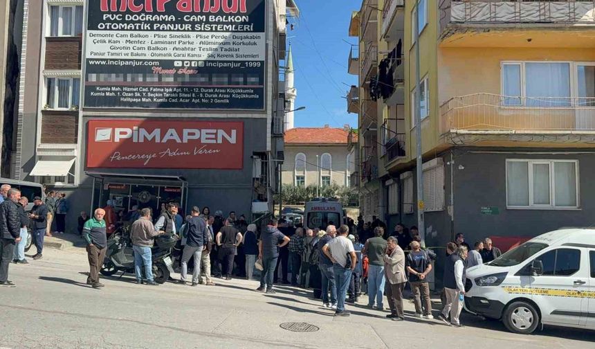 Evlerinde ölü bulunan çiftin cinayete kurban gittiği üzerinde duruluyor