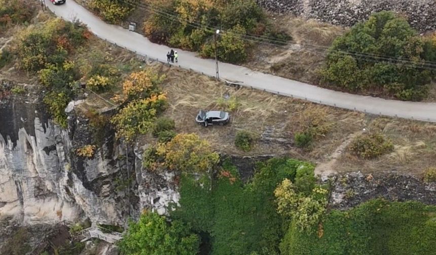 Kaza yapan otomobilin sürücüsünün cansız bedeni kanyonda bulundu