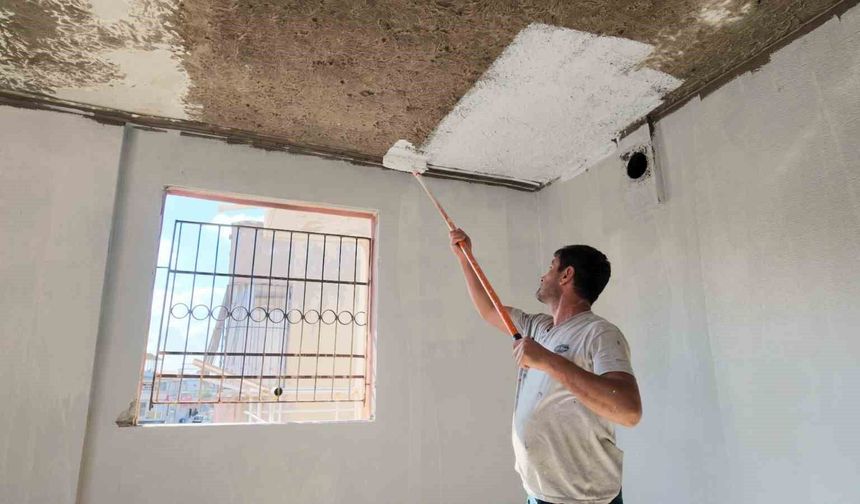 Osmaniye Belediyesi'nden yangında hasar gören eve tadilat desteği