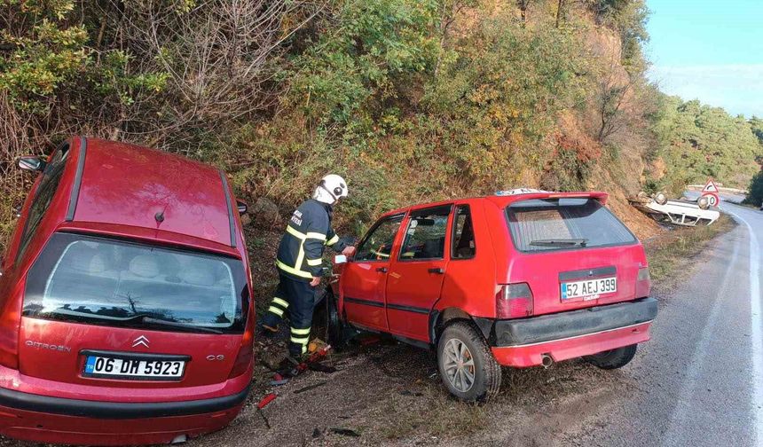 Tokat-Niksar kara yolunda aynı mevkide iki kaza: 3 yaralı
