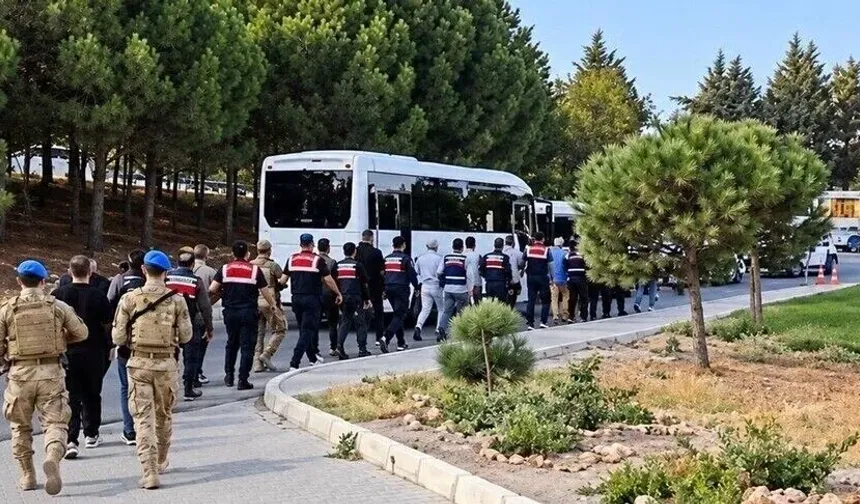 İzmir'de Çeşme Belediyesine yönelik soruşturmada 10 şüpheli tutuklandı