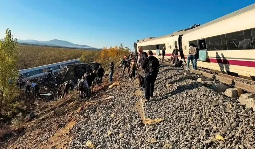 İspanya'daki iki hızlı trenin çarpıştığı kazada hayatını kaybedenlerin sayısı 46'ya yükseldi