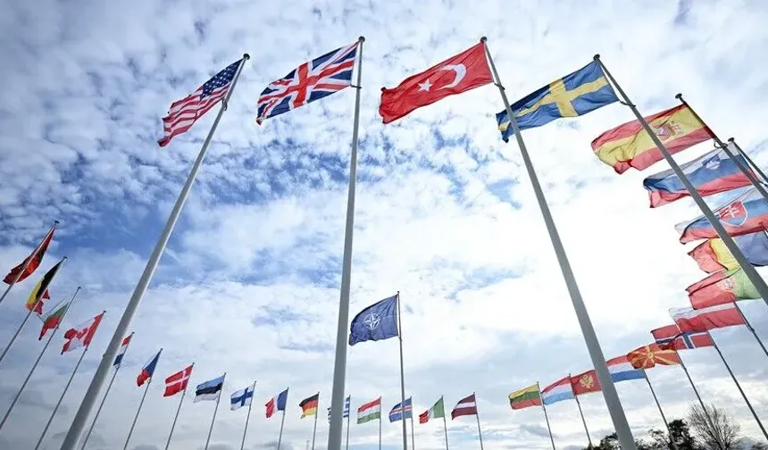 NATO "zafer teorisiyle" müttefiklerine güven vermeyi, rakiplerini ise caydırmayı hedefliyor