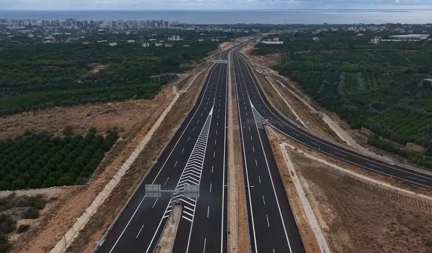 Çeşmeli-Taşucu Otoyolu'nun Kızkalesi kesimi 19 Ekim'de trafiğe açılacak