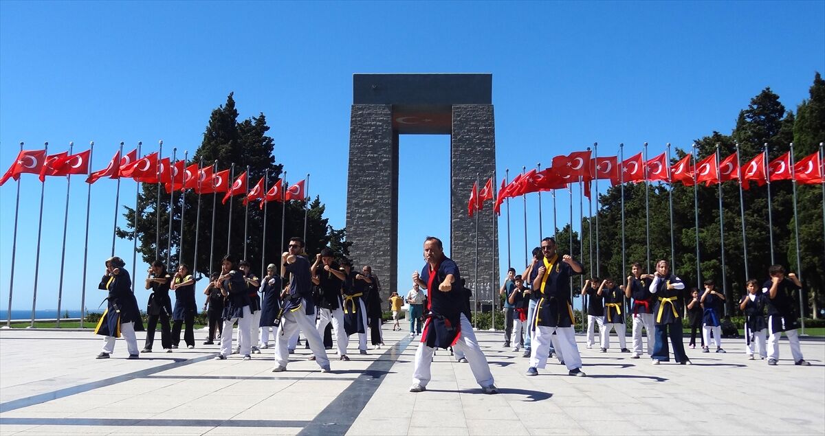 Çanakkale Şehitler Abidesi'nde 'sayokan' gösterisi