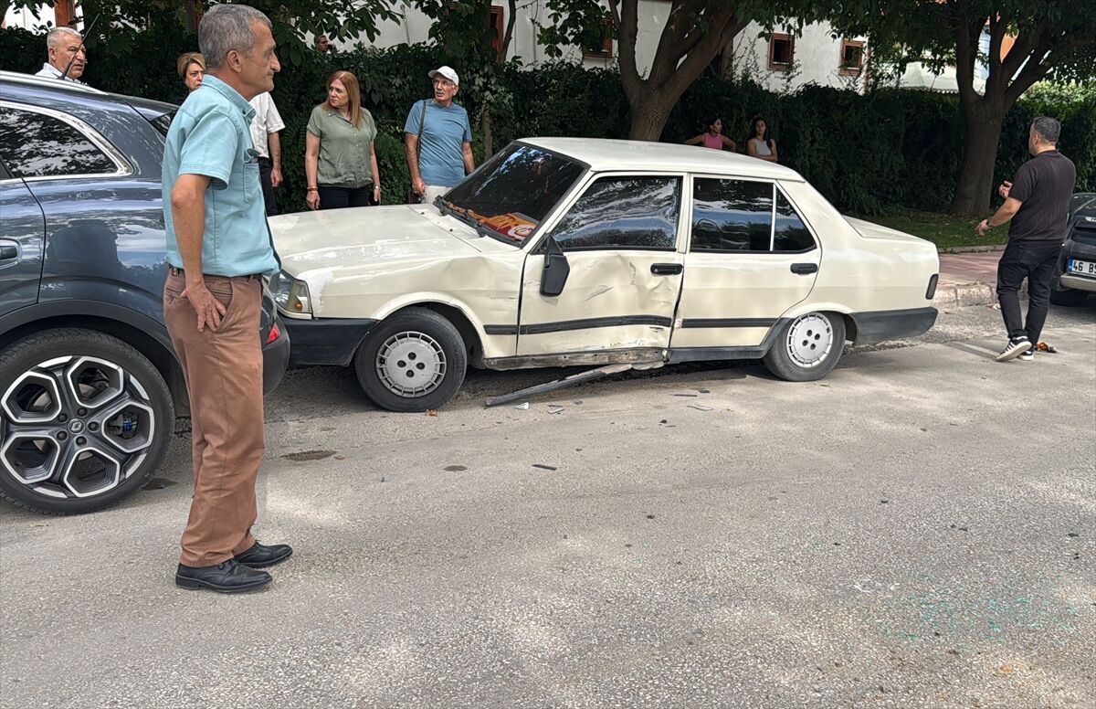 Elazığ'da zincirleme trafik kazasında 6 kişi yaralandı
