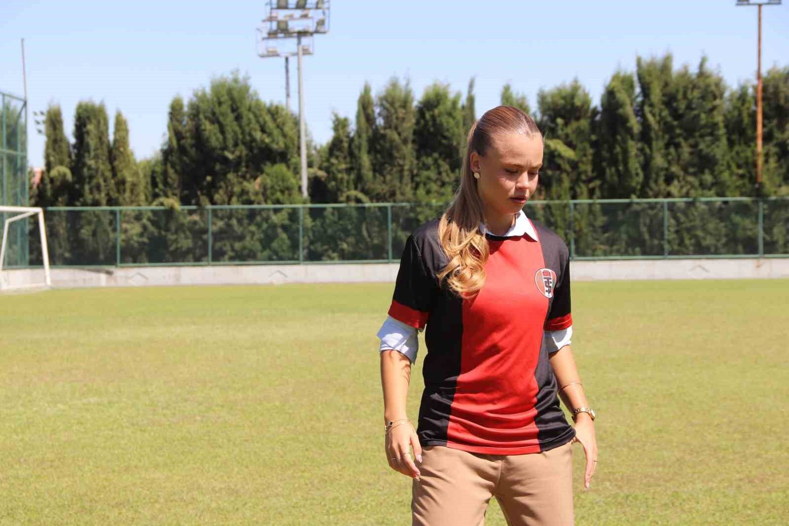 22 yaşındaki Zeynep Mestan, Turgutluspor'un teknik direktörü oldu