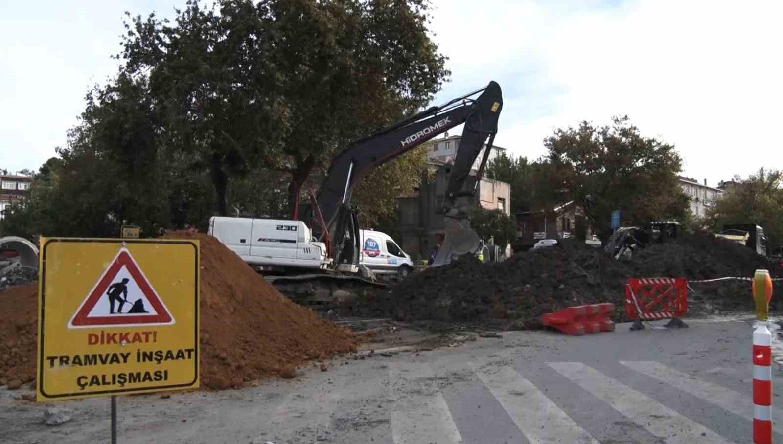 İSKİ'nin alt yapı çalışması sırasında doğalgaz borusu delindi, vatandaşlar büyük panik yaşadı