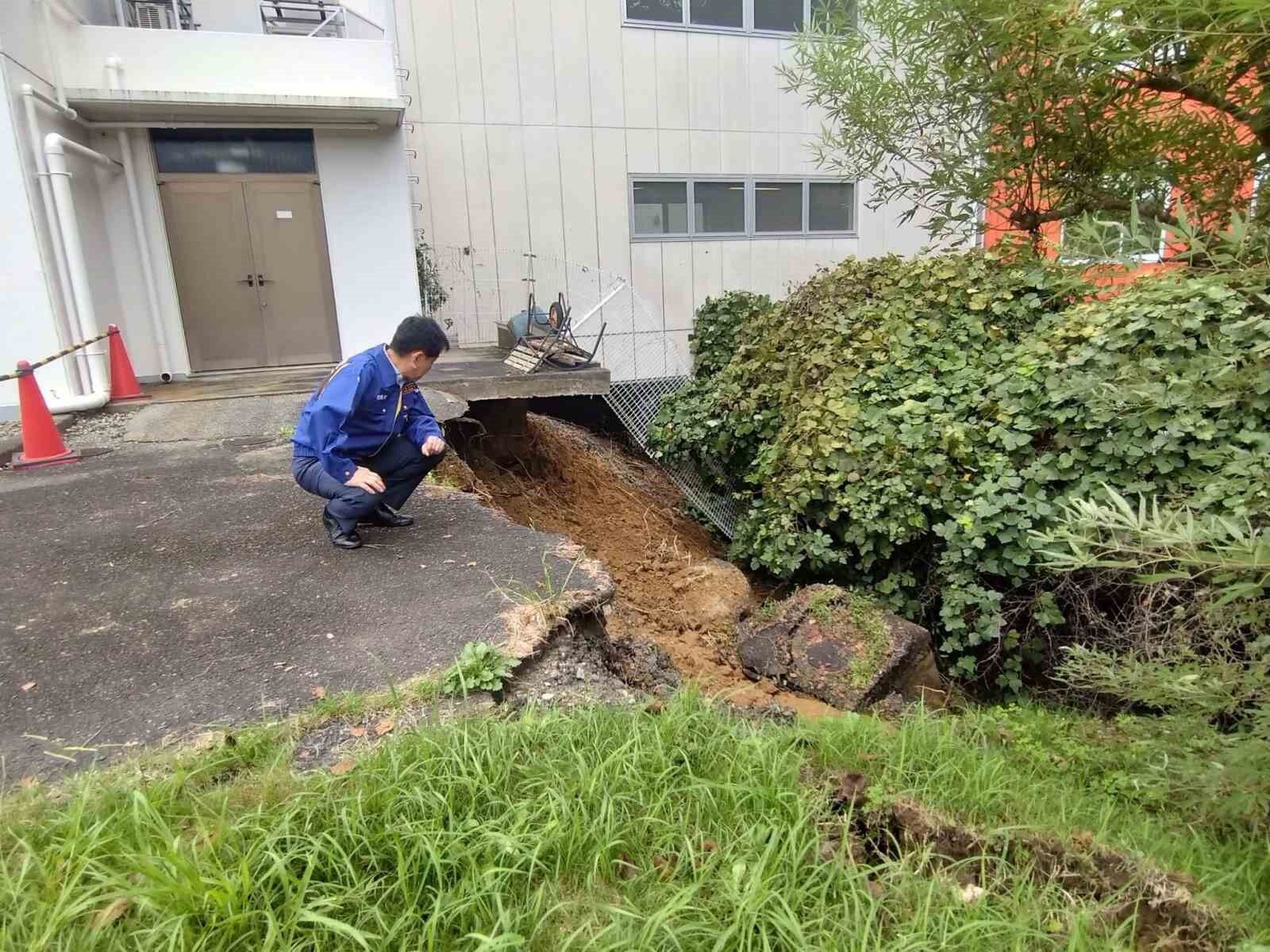 Japonya'da etkili olan Dujuan Tayfunu'nda ölü sayısı 9'a yükseldi, 4 kişi kayıp